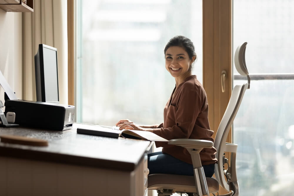 a chat support specialist smiling
